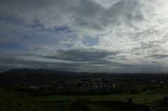 2016/05/20_アーサーズ・シートからエディンバラ旧市街を望む