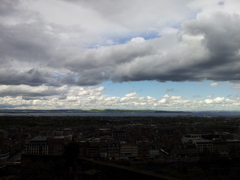 2016/05/21_エディンバラ城から新市街とフォース湾を望む