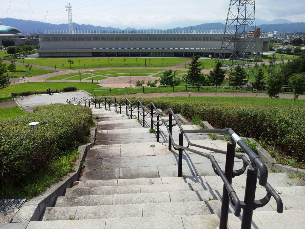2018/07/14_中央公園展望台から岩手県立美術館を望む