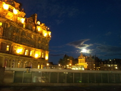 2016/05/21_ウェイバリー駅から夜の旧市街を望む