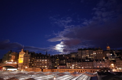 2016/05/21_ウェイバリー駅から夜の旧市街を望む