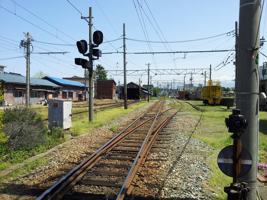 2018/04/21_電鉄黒部駅から線路を望む