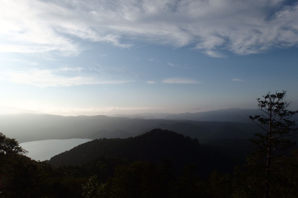 2015/08/08_恐山展望台から宇曽利湖を望む