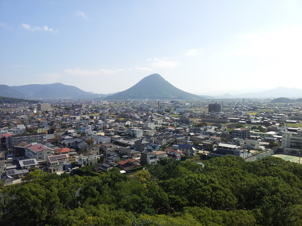 2017/10/26_丸亀城三の丸月見櫓跡から飯野山を望む