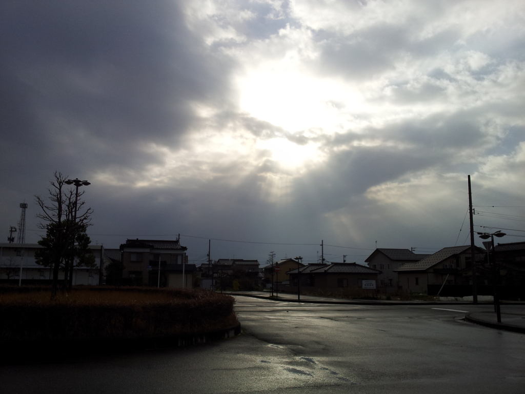 2016/12/10_新魚津駅前の天使の梯子