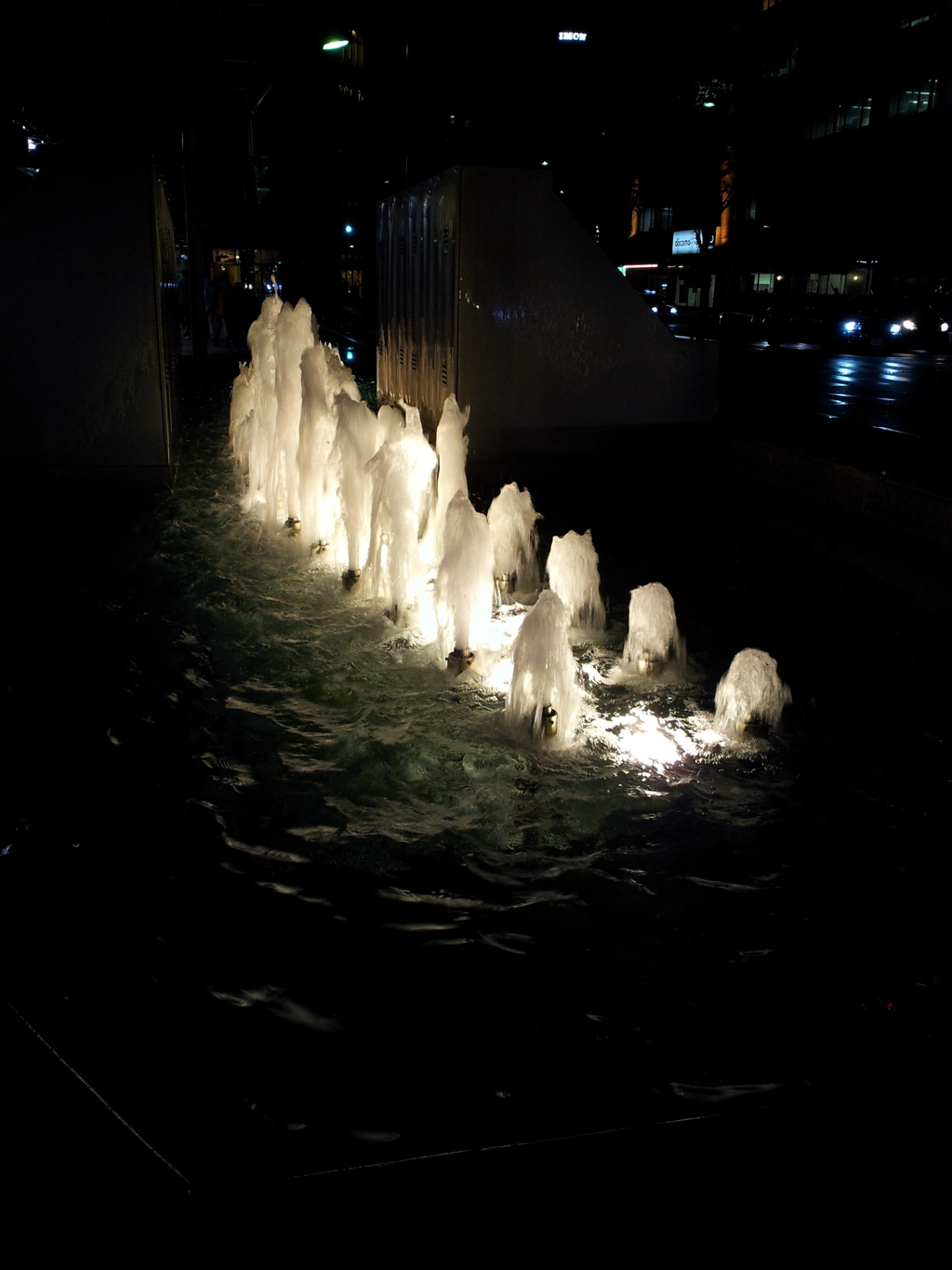 2016/05/11_夜の金沢駅前噴水