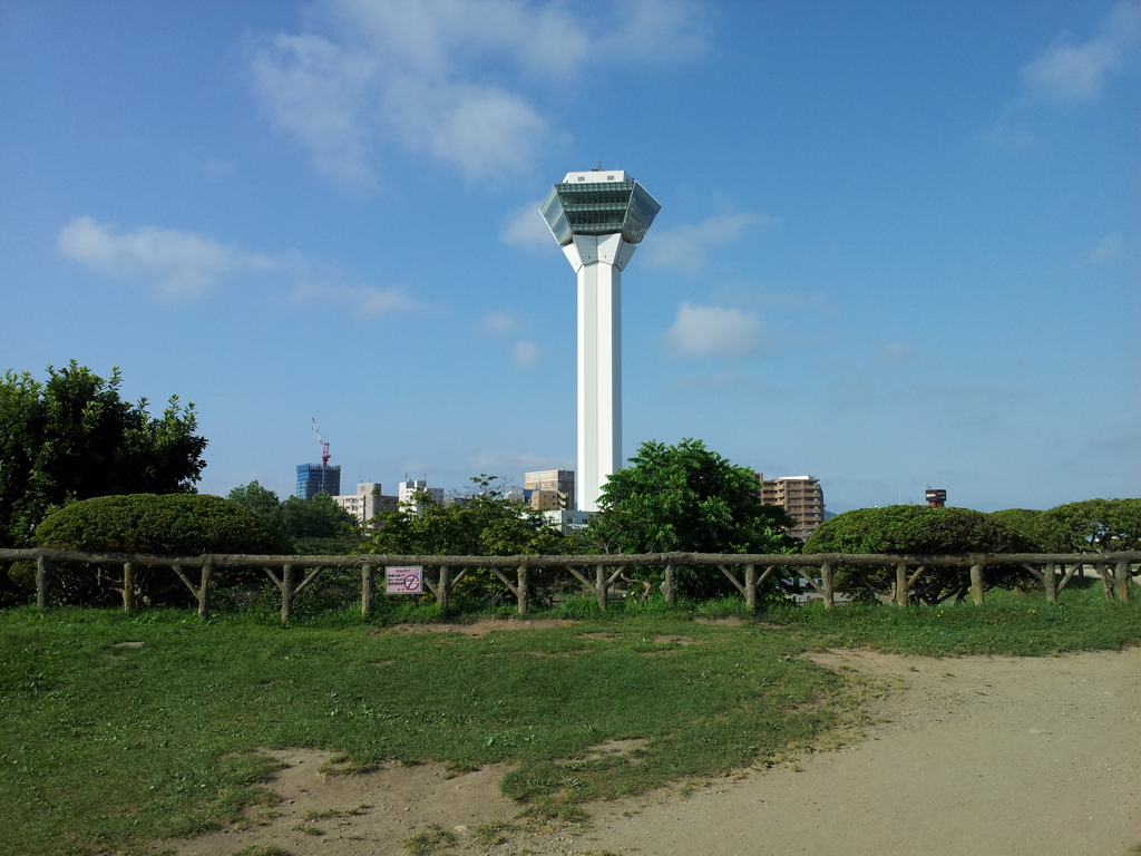 2016/08/13_五稜郭公園から五稜郭タワーを望む