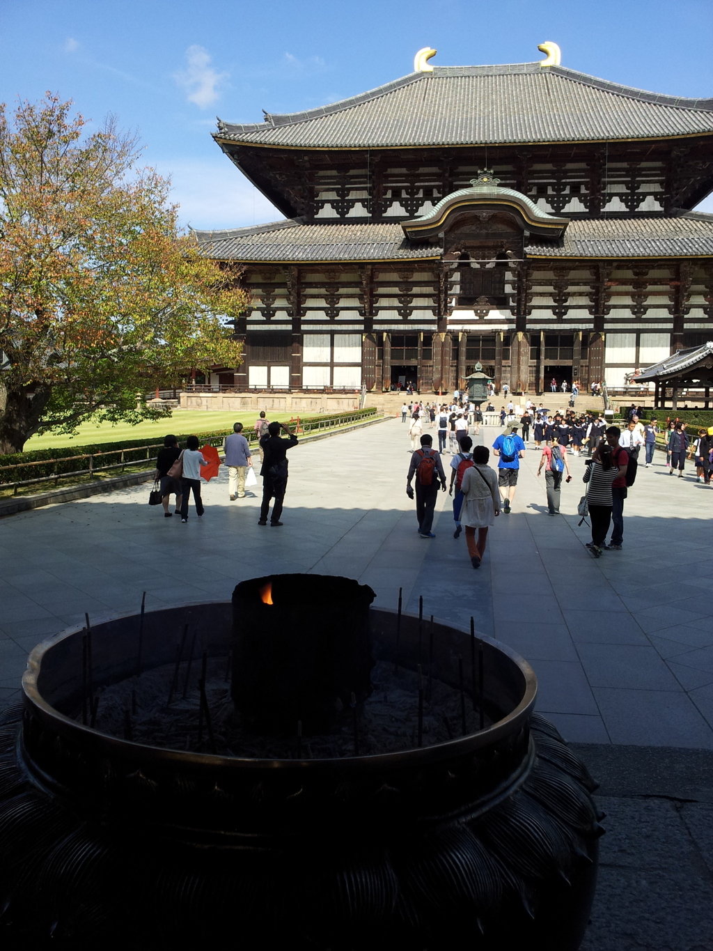 2016/10/18_東大寺 香炉と大仏殿
