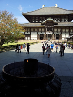 2016/10/18_東大寺 香炉と大仏殿