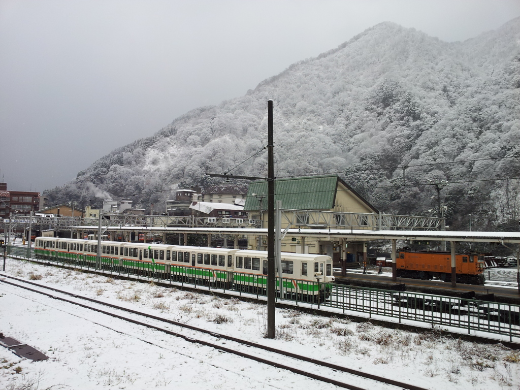 2016/12/10_宇奈月駅のトロッコ電車