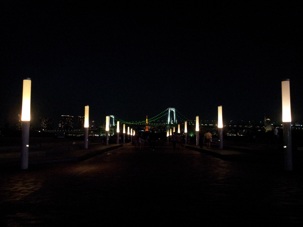 2014/04/26_夜のウェストプロムナードからレインボーブリッジと東京タワー