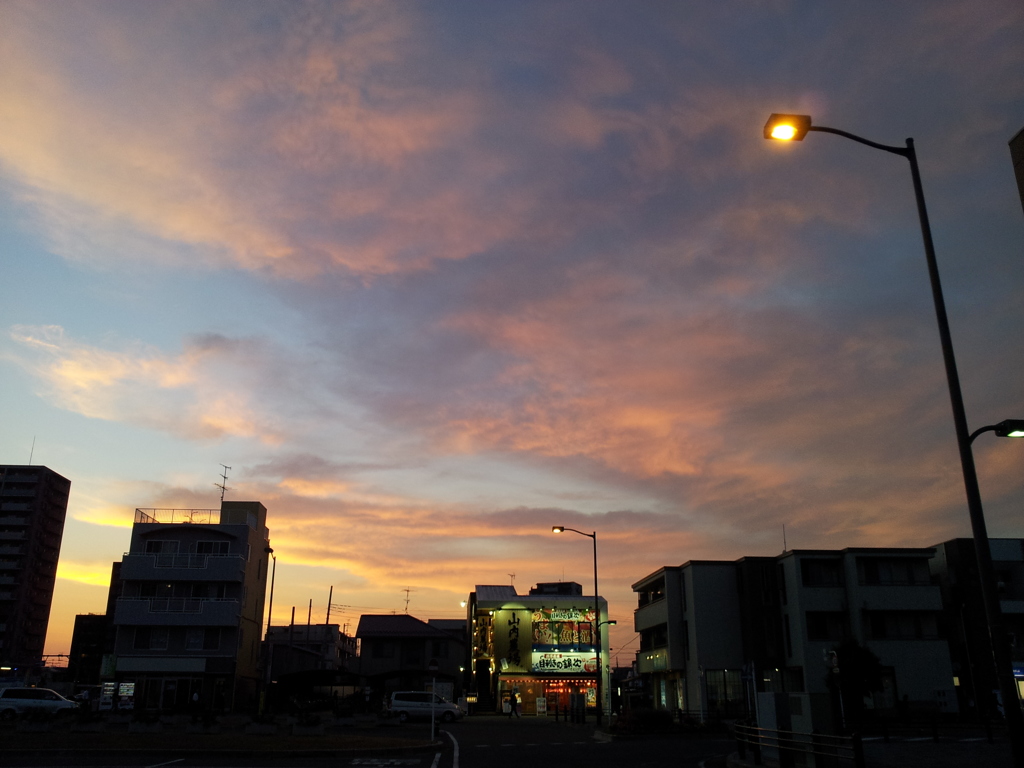2017/06/19_北上尾駅前の夕暮れ
