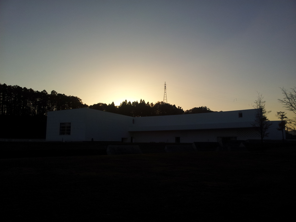 2016/11/12_夕暮れの青森県立美術館