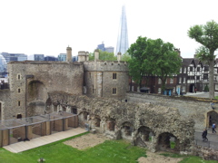 2016/05/19_ロンドン塔から現代建築物を望む