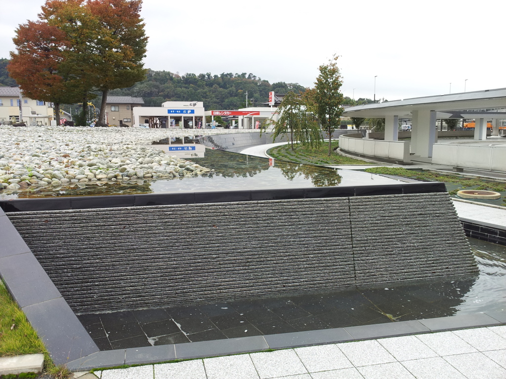 2017/10/21_黒部宇奈月温泉駅前の黒部川四十八ヶ瀬