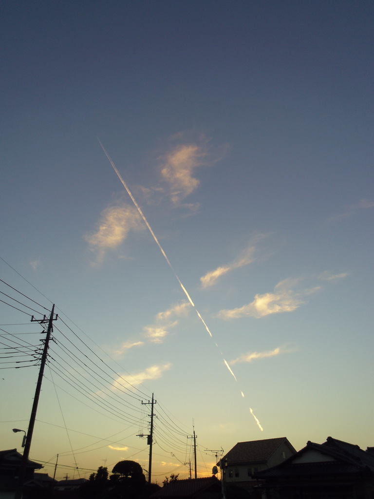 2016/10/15_夕空に飛行機雲