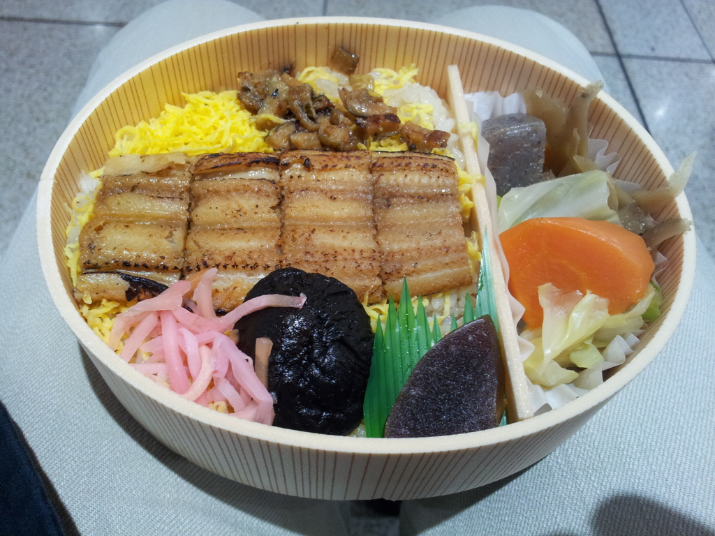 2016/05/12_新大阪駅にてあなごめし