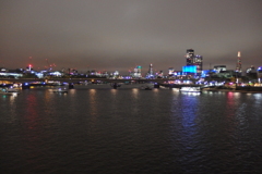 2016/05/19_ハンガーフォード橋から夜のテムズ川を望む