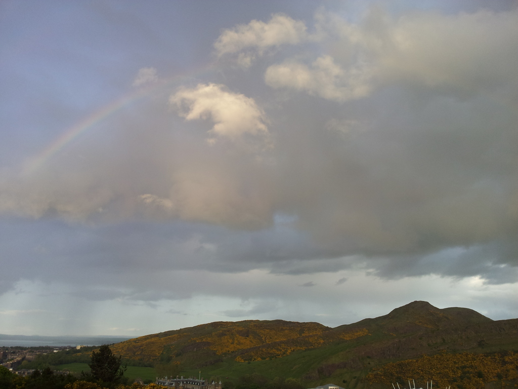 2016/05/21_アーサーズ・シートに虹