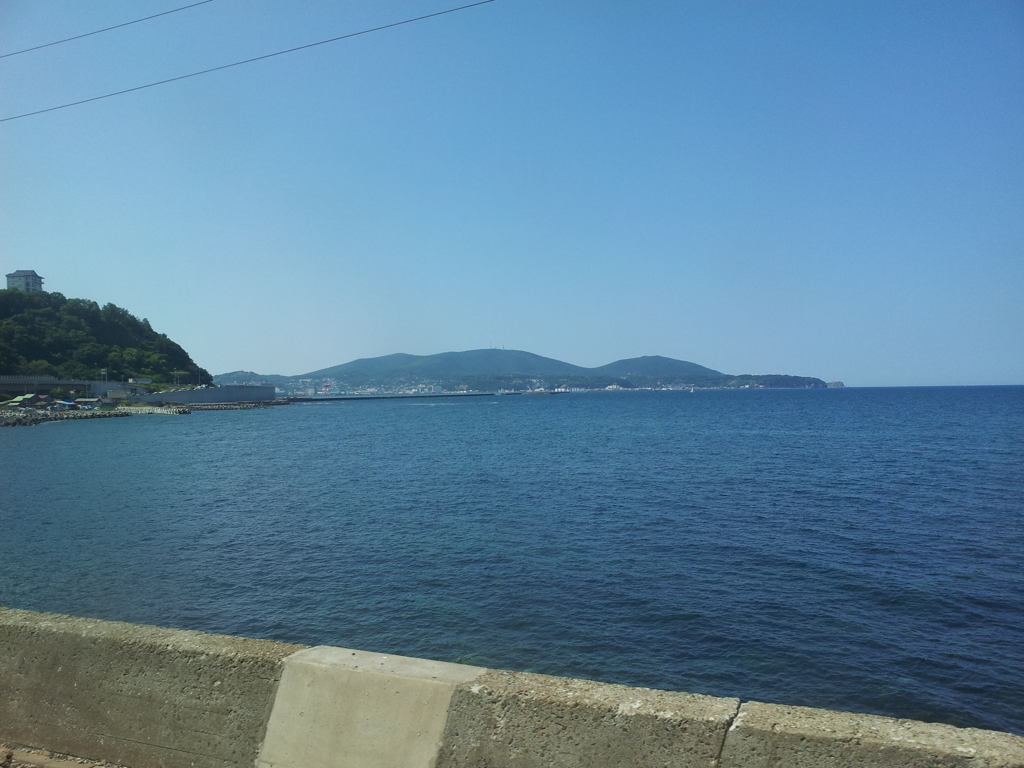 2016/08/13_函館本線 札幌〜小樽の車窓から石狩湾を望む