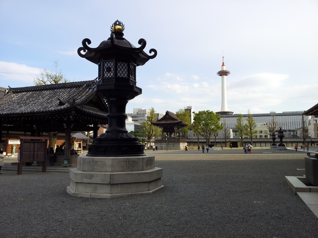2019/04/12_東本願寺から京都タワーを望む