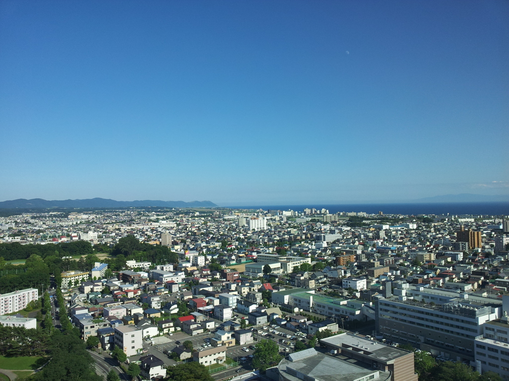 2016/08/12_五稜郭タワーから函館空港方面を望む
