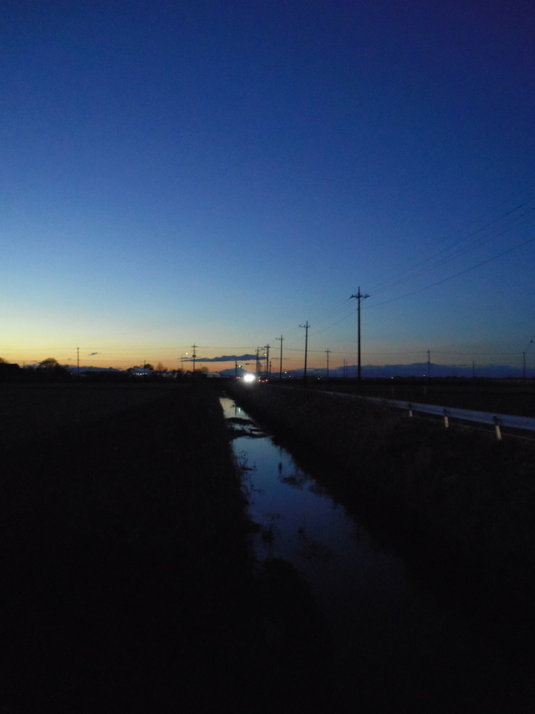 2016/12/24_用水路の夕暮れ