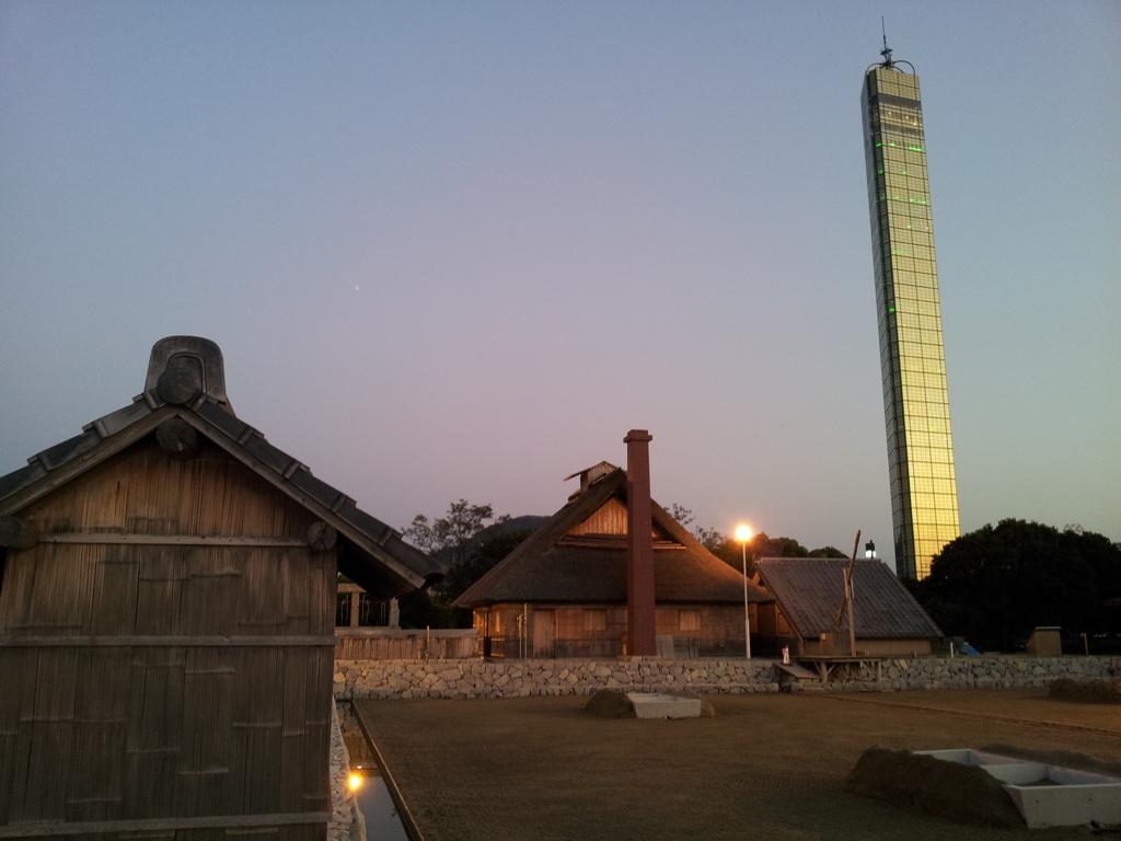 2017/10/26_夕暮れの道の駅恋人の聖地うたづ臨海公園復元塩田とゴールドタ