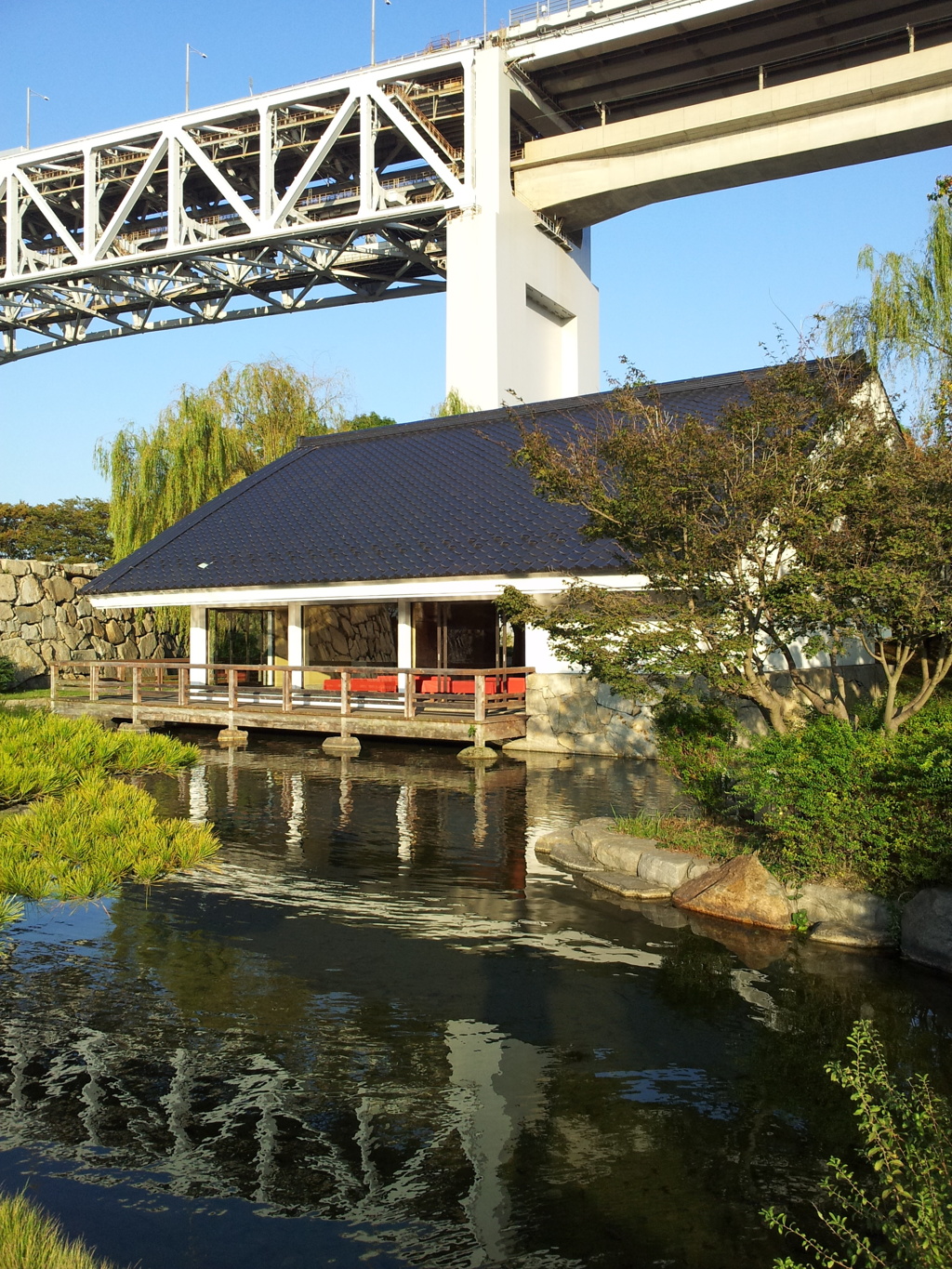 2017/10/26_瀬戸大橋記念公園 浜栗林 甲之池と刻月亭