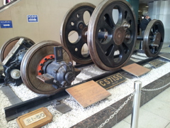 2017/10/27_新大阪駅の動輪