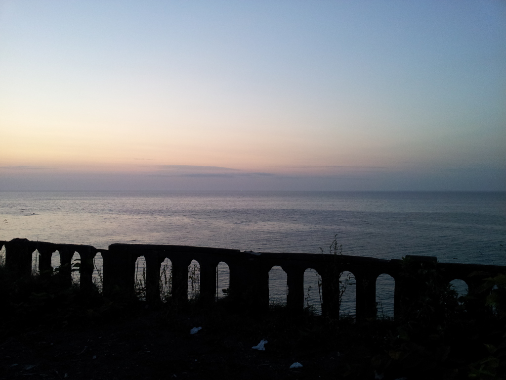 2016/08/13_夕暮れの忍路湾と古い橋