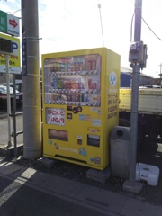 2017/11/11_お菓子も売ってる格安自販機