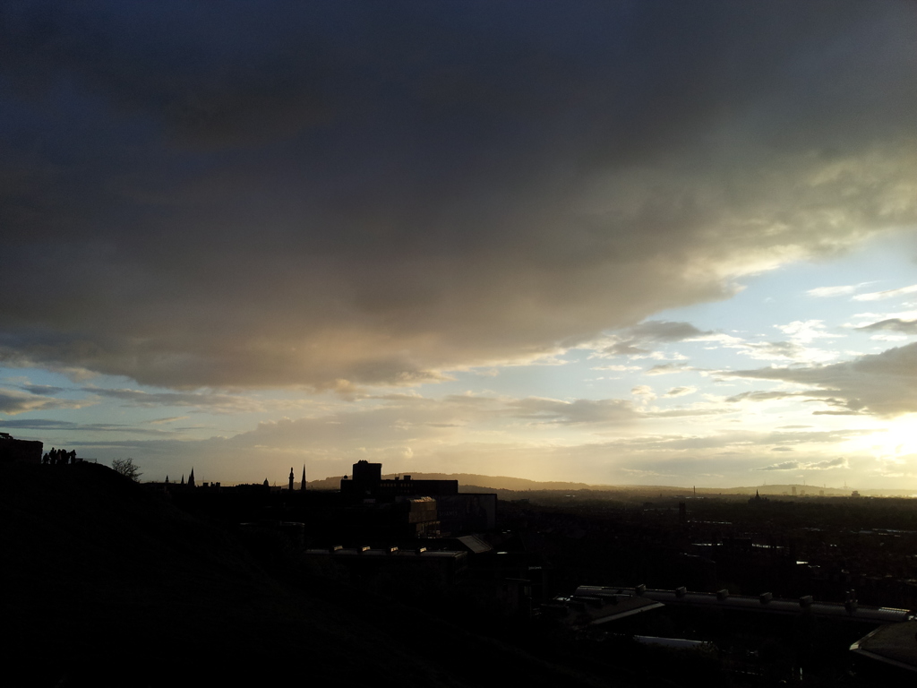 2016/05/21_カールトン・ヒルからエディンバラ市街の夕暮れを望む