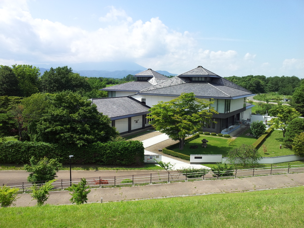 2018/07/14_中央公園展望台から盛岡市先人記念館と岩手山を望む