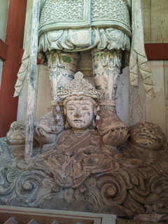 2016/10/18_東大寺 中門の兜跋毘沙門天の足元