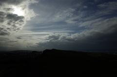 2016/05/20_アーサーズ・シートから旧市街とソールズベリー・クラッグス