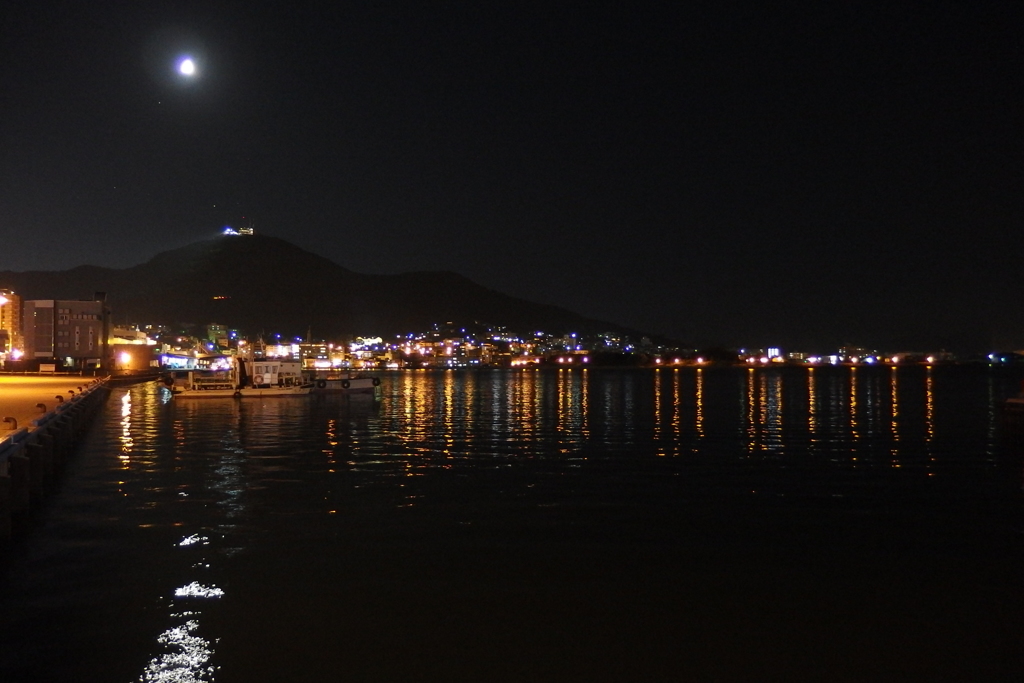 2016/08/12_夜の函館港と函館山