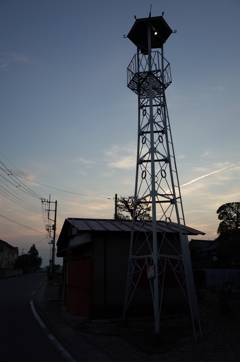 2015/07/26_夕暮れの火の見櫓と消防小屋