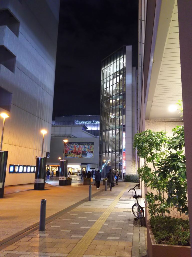 2017/02/23_夜の秋葉原駅前