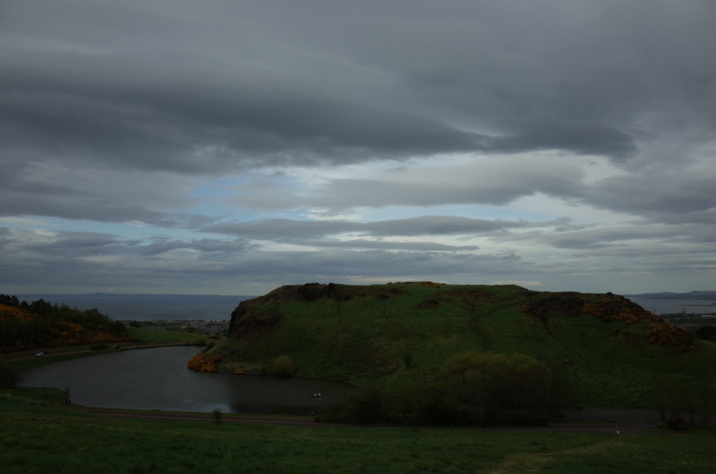 2016/05/20_アーサーズ・シートからダンサピー湖とダンサビー・クラッグ
