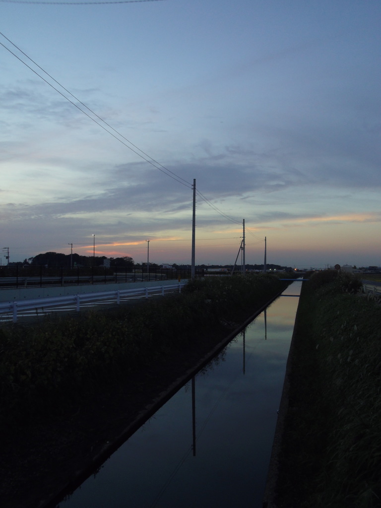 2016/10/30_用水路の夕暮れ