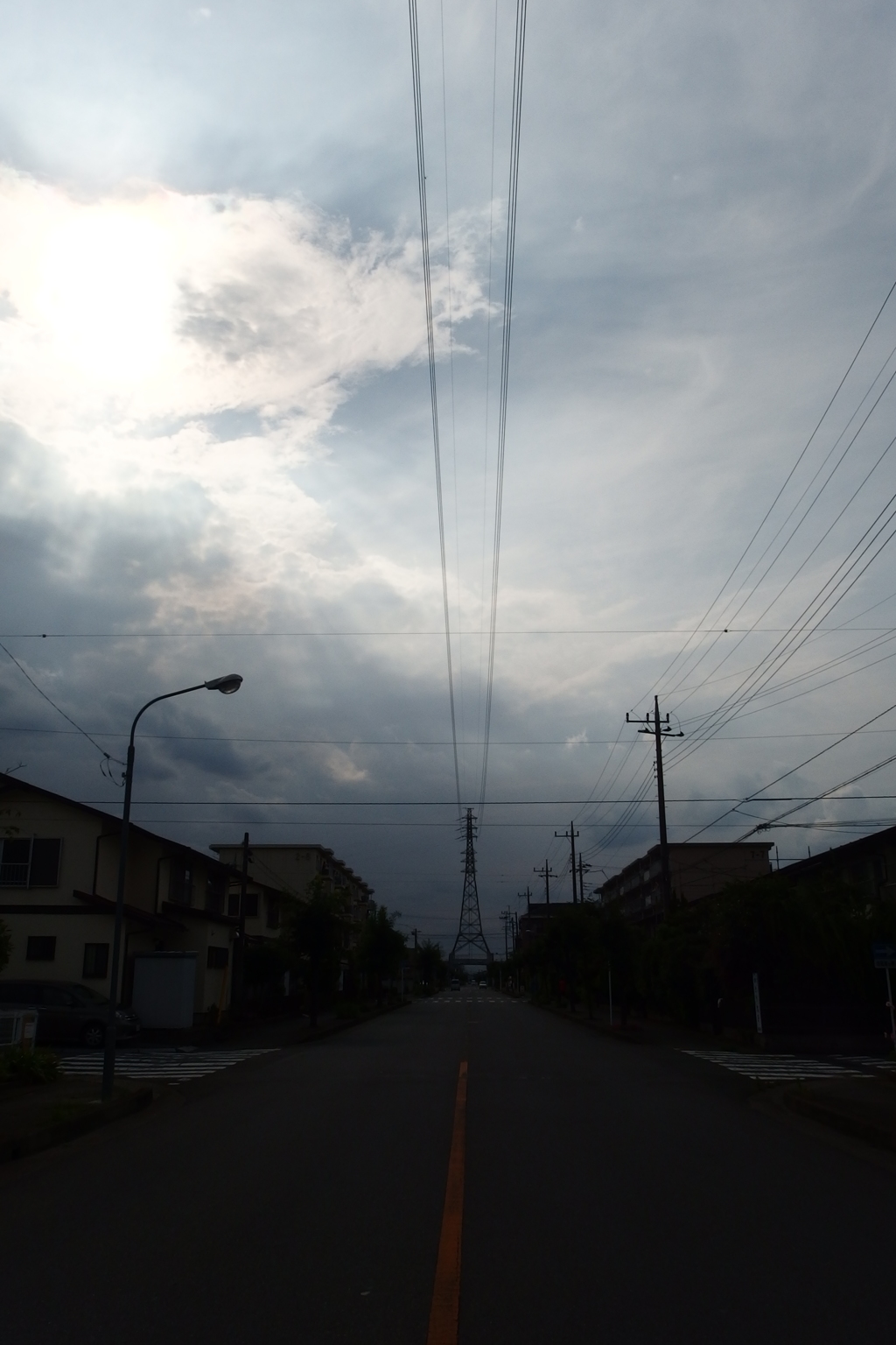 2015/06/20_道を跨ぐ鉄塔