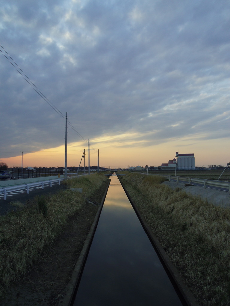2017/03/25_用水路の夕暮れ