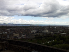 2016/05/21_エディンバラ城から新市街とフォース湾を望む