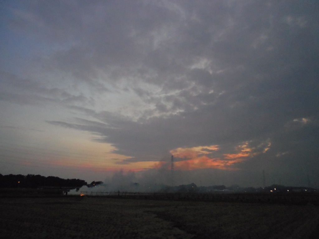 2016/10/02_夕暮れの藁焼き