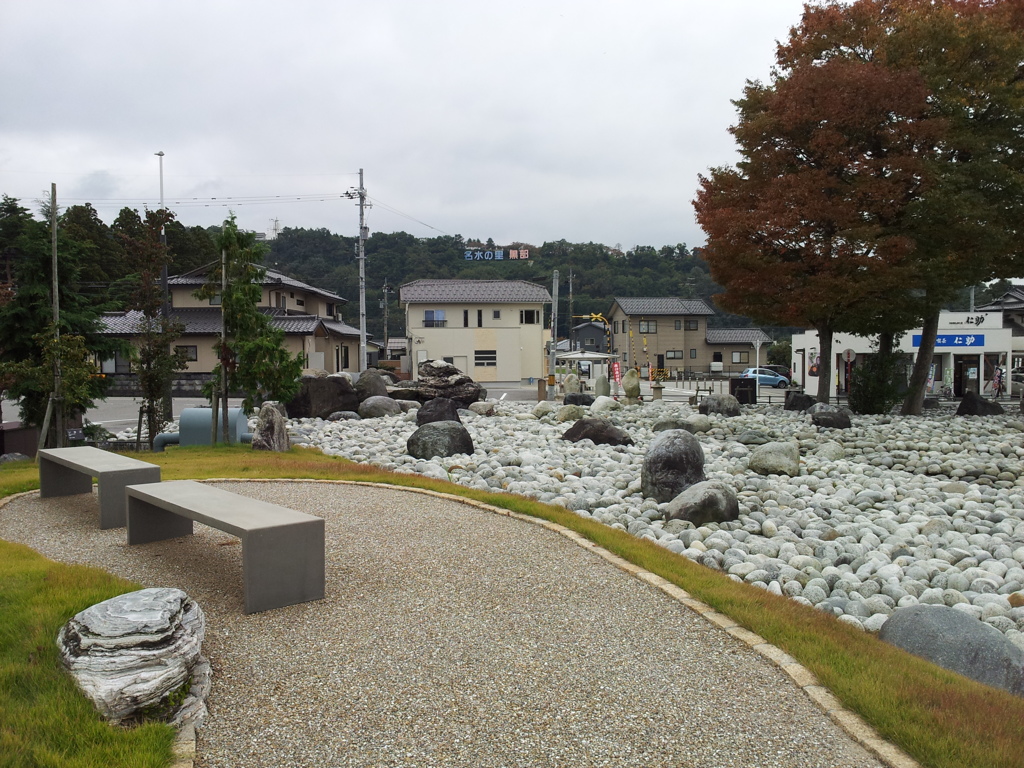 2017/10/21_黒部宇奈月温泉駅前の黒部川四十八ヶ瀬