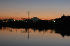 2015/12/05_伊佐沼の夕暮れ富士山