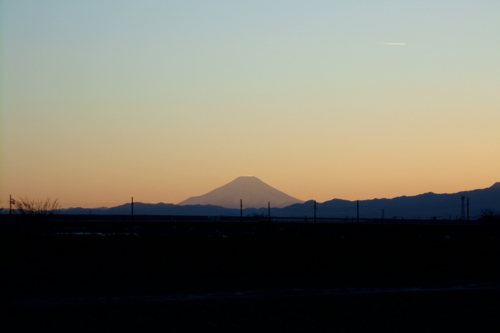2014/01/19_夕暮れの富士山と飛行機雲