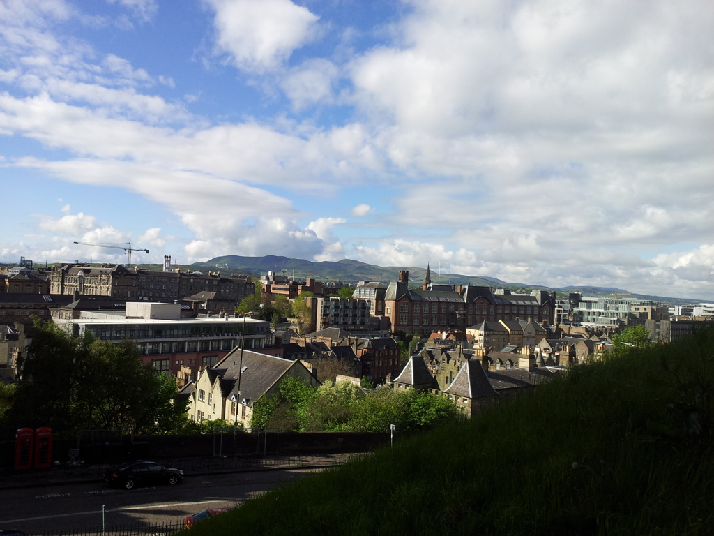 2016/05/22_Castle Wynd Northからエディンバラ旧市街