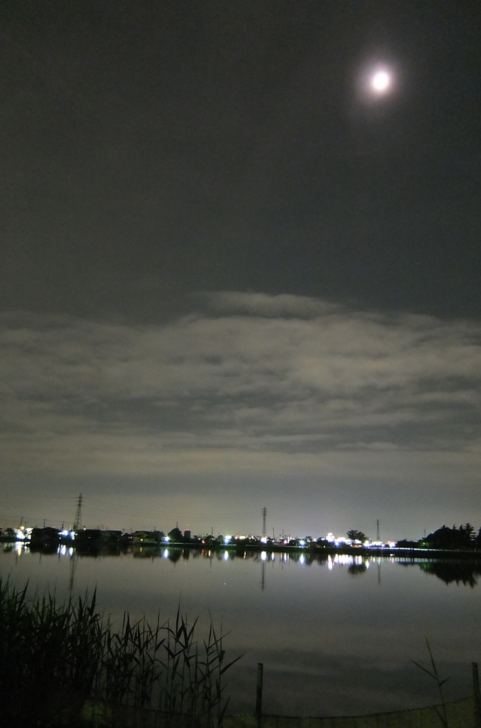 2014/05/06_夜の伊佐沼と月